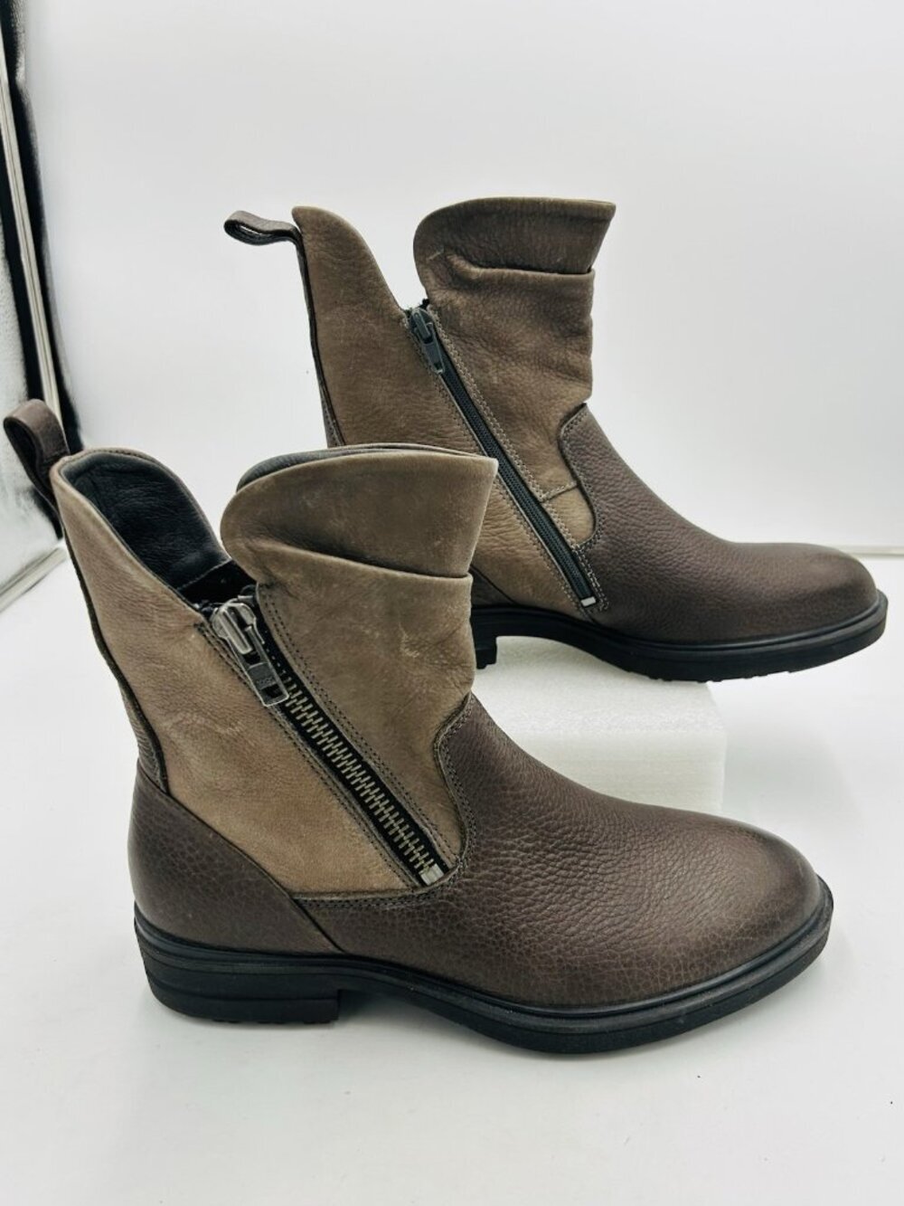 Ecco Zoe Mid Motorcycle Boots Womens 40 US 9-9.5 Mid Calf Leather Zip Two Toned